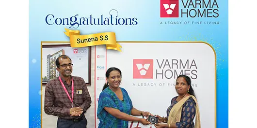 The winner of our Onam Vadamvali Contest receives a special prize from Arathy Varma